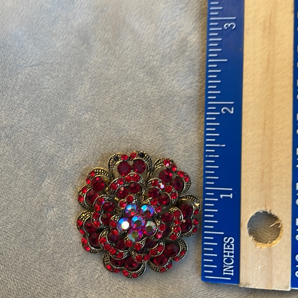 Woman’s Red Brooch - Picture 2 of 3